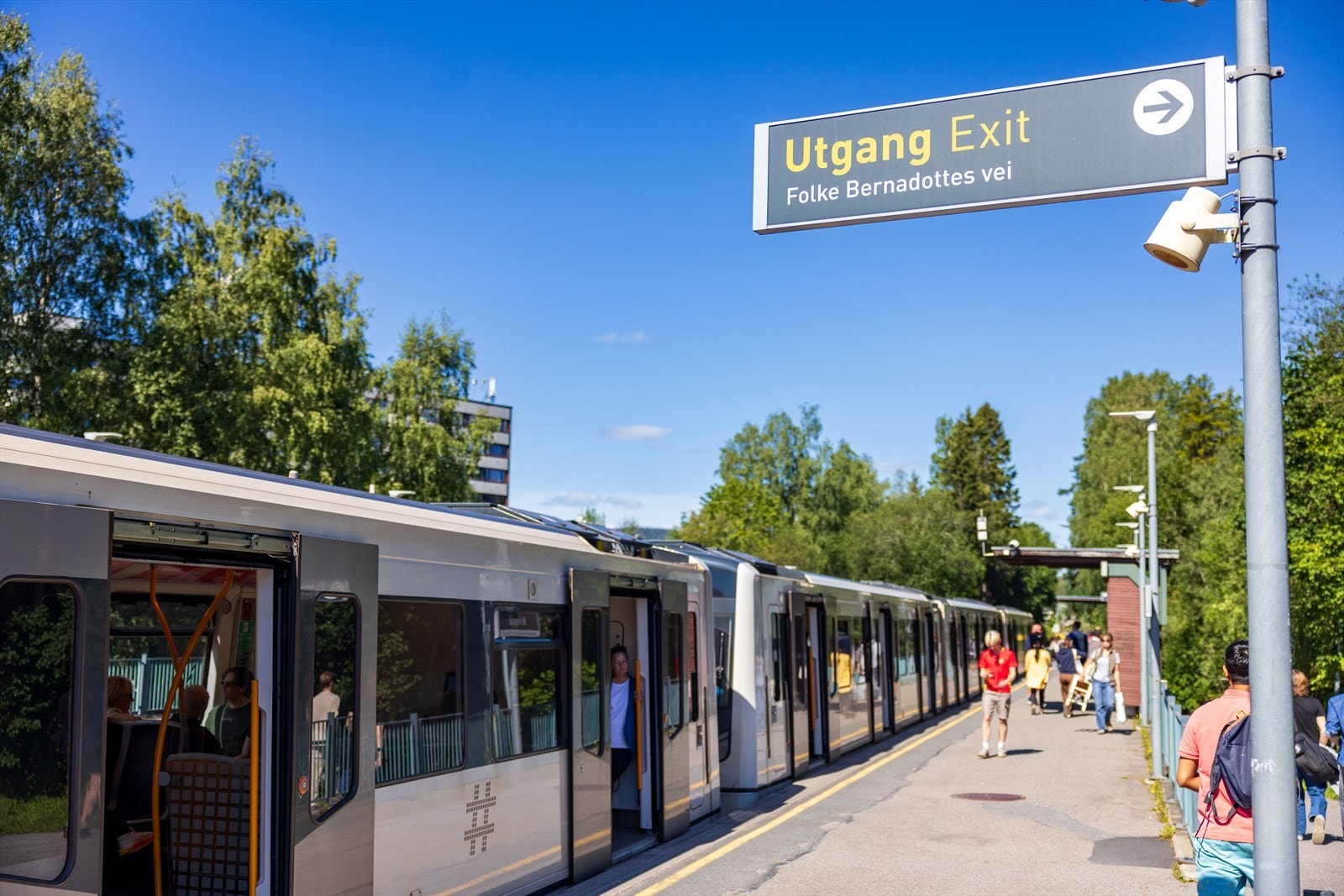 ca. 300 meters gange til Kringsjå T-banestasjon som tar deg til Majorstuen på kun 12 minutter. Galleribilde