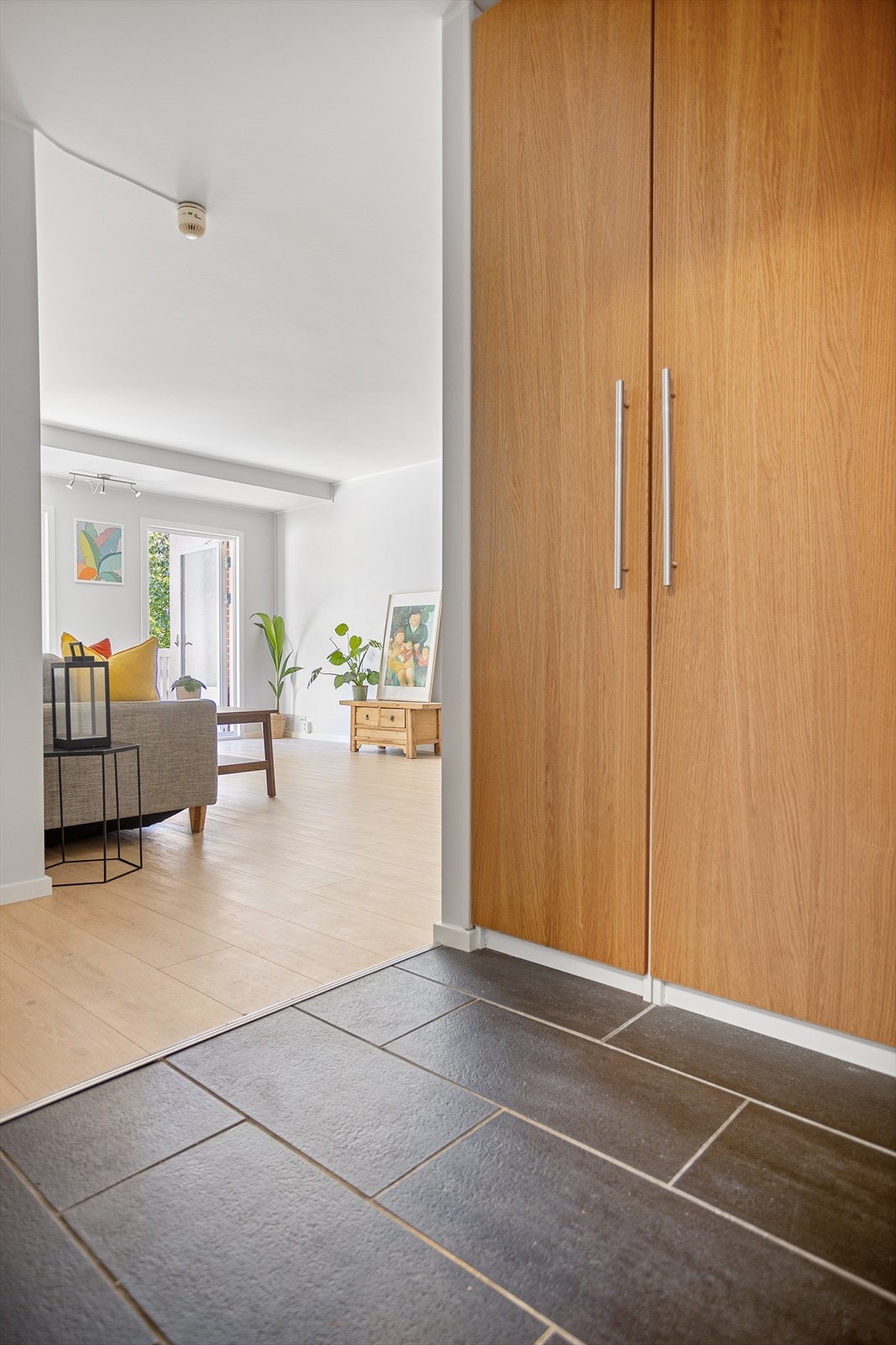 Flislagt èntre med varmekabler i gulv. Galleribilde