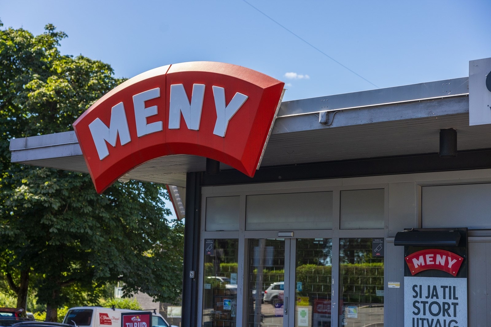 Stor matbutikk bare 190 meter fra boligen med et bredt varesortiment og ferskvaredisk Galleribilde