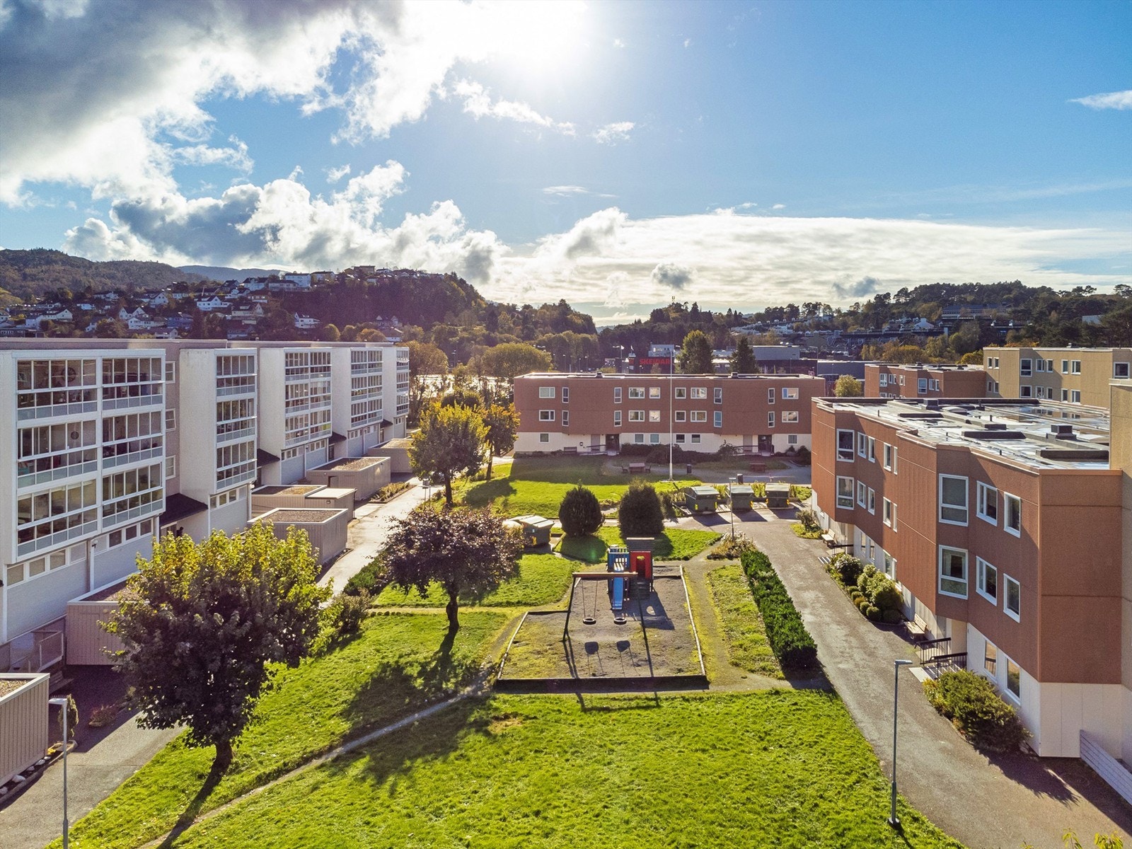 Nærområdet er et ypperlig utgangspunkt for den som er glad i tur og rekreasjon. Her finner man blant annet Geitanuken, Veten og Hjortland som gode alternativer til flotte turer. Galleribilde
