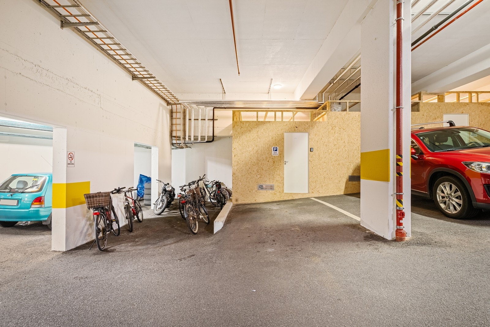 Felles sykkelparkering Galleribilde