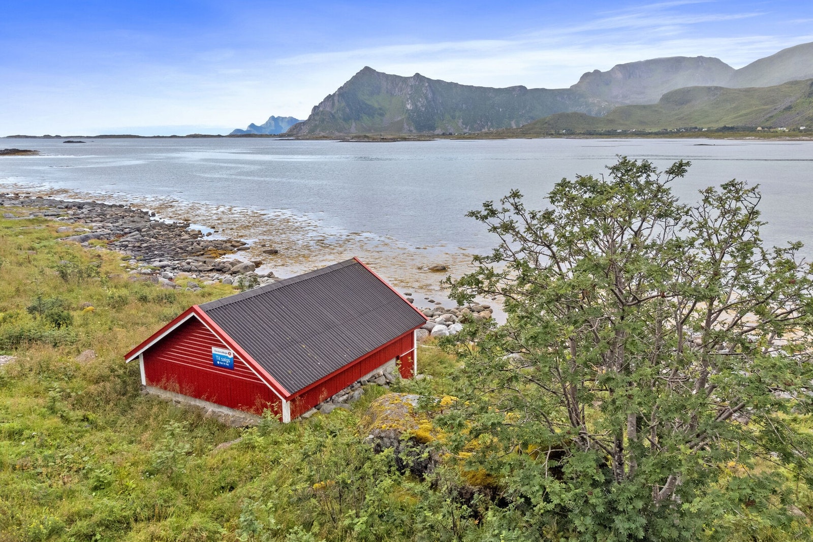 Naust som også medfølger i salget. Galleribilde