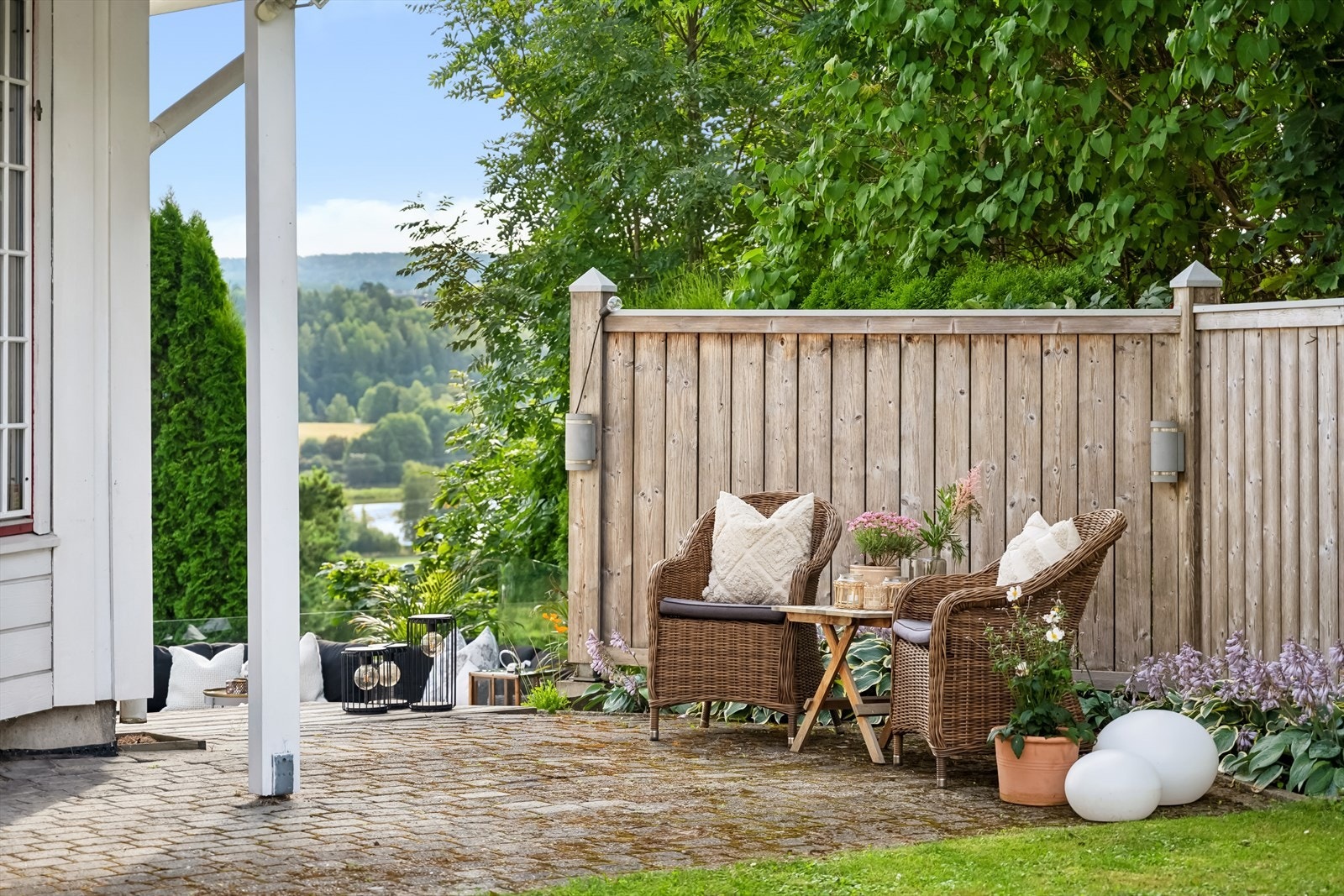 Her er det gode innredningmuligheter og plass til både sittegrupper, lounge og grill. Galleribilde