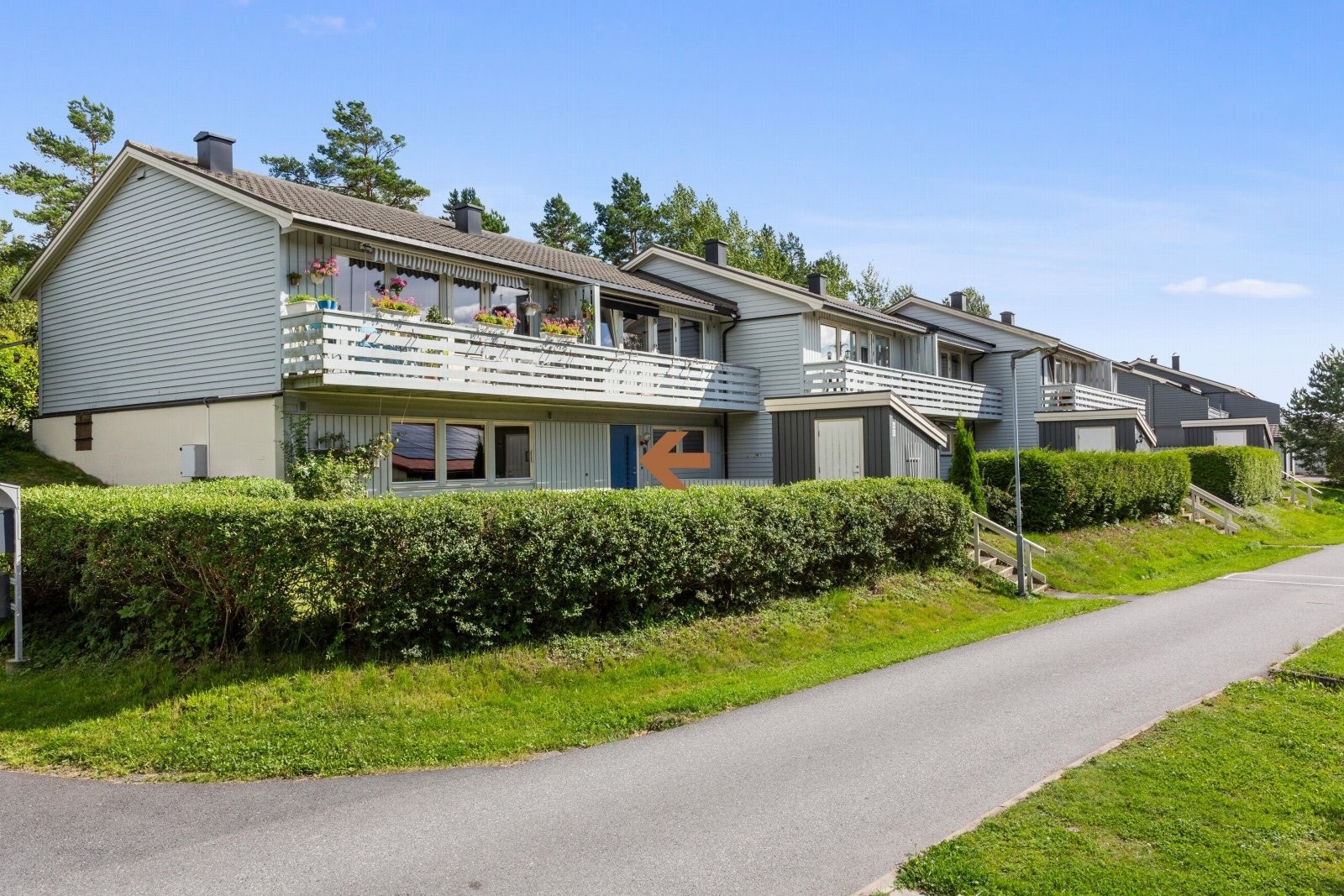Her har du en 2-romsleilighet beliggende i 1. etasje i Skredderåsen borettslag. Galleribilde