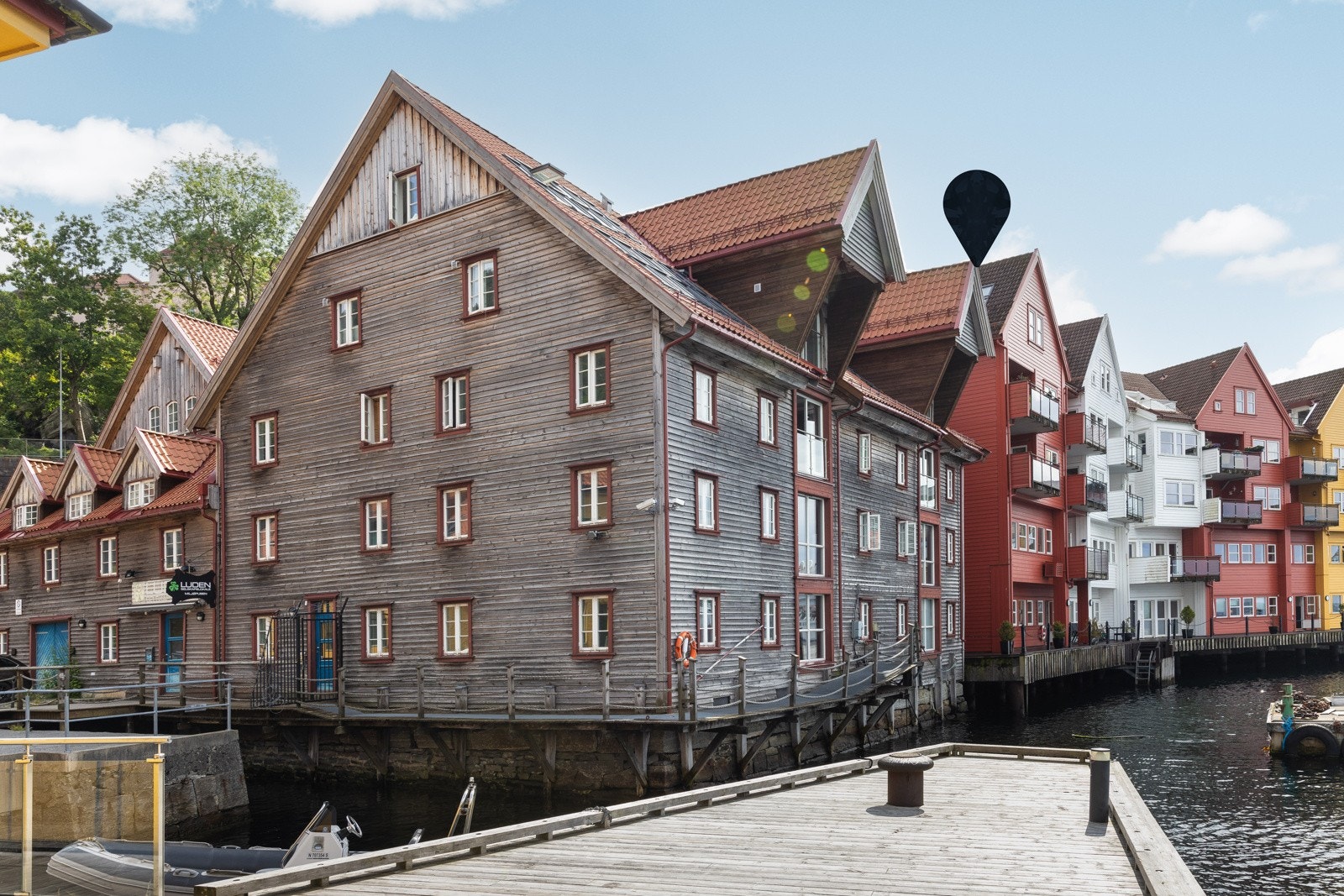 Leiligheten ligger fint til i byggets 4 etasje. Galleribilde