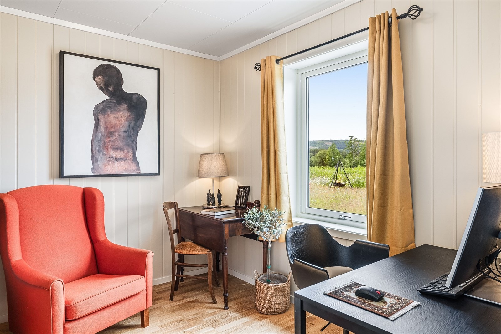 Soverom 2 er i dag innredet som et kontor. Galleribilde