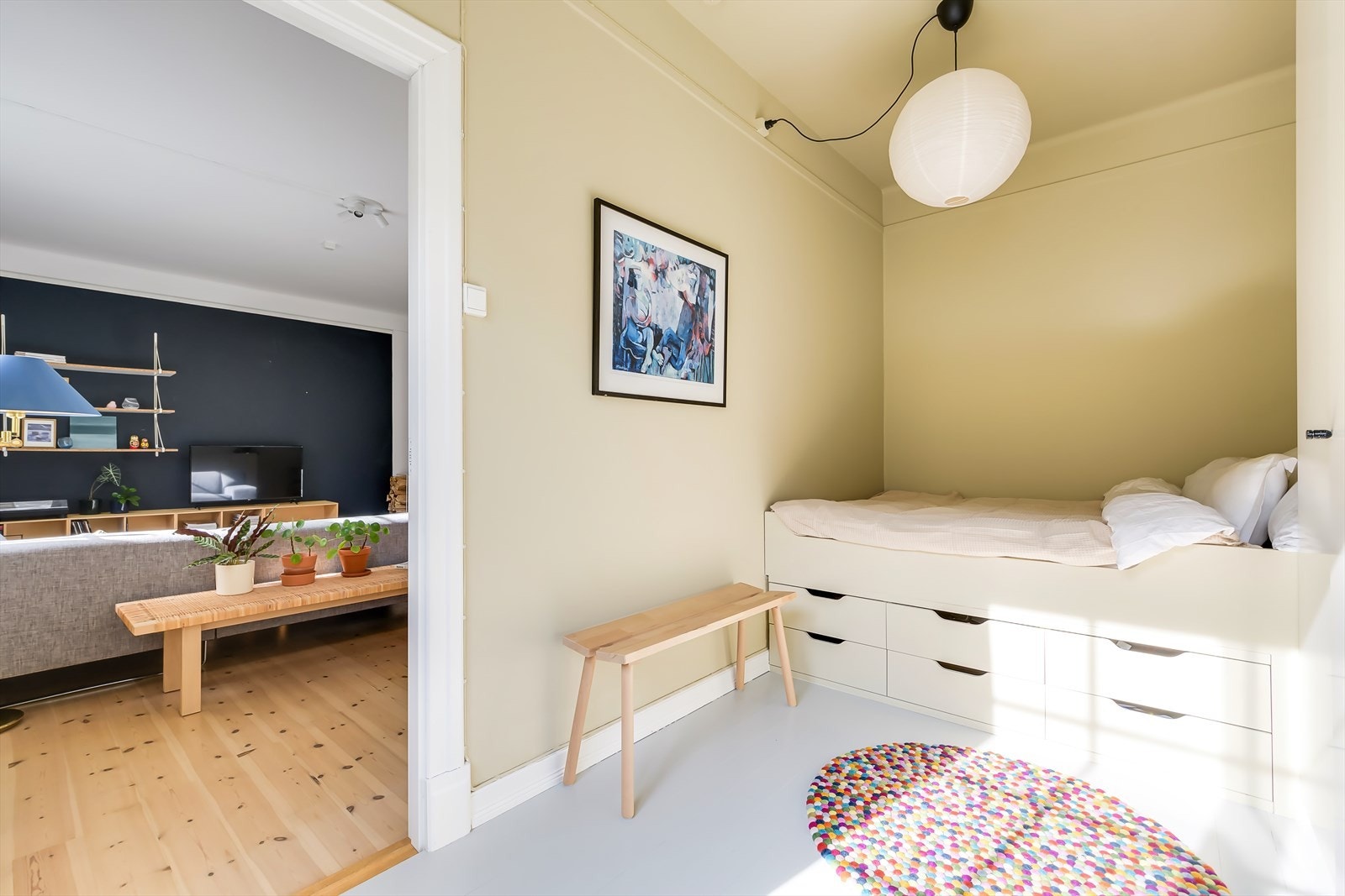 Fra stuen er det tilgang til soverommet. Galleribilde