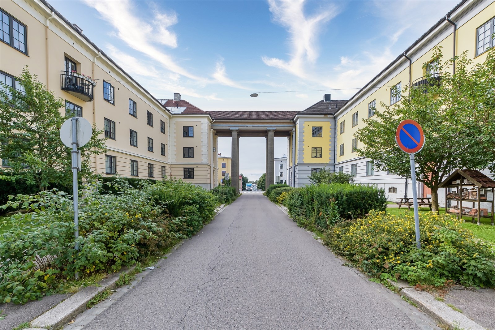 Leiligheten ligger i sin helhet mot to av Søylegårdens flotte gårdsrom Galleribilde