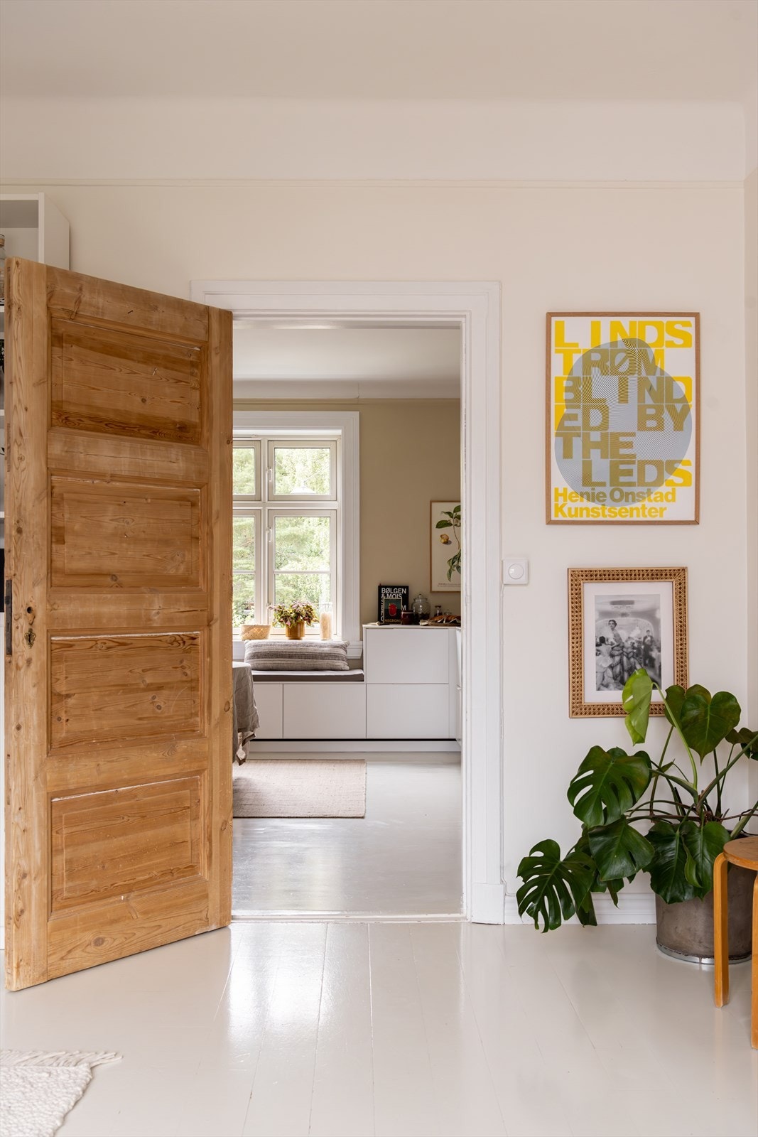 Den gjennomgående planløsning gir rikelig med lysinnslipp fra begge sider av leiligheten Galleribilde