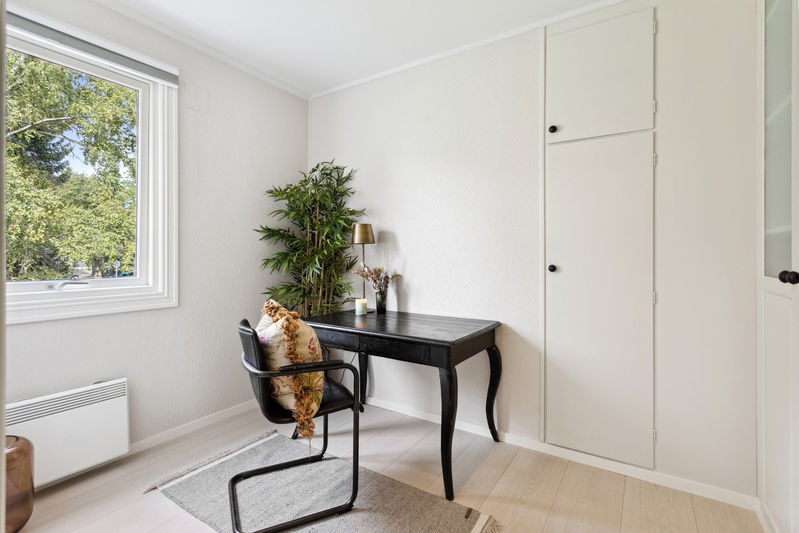 Soverom 2 er også av god størrelse og passer utmerket som barnerom/gjesterom/kontor. Galleribilde