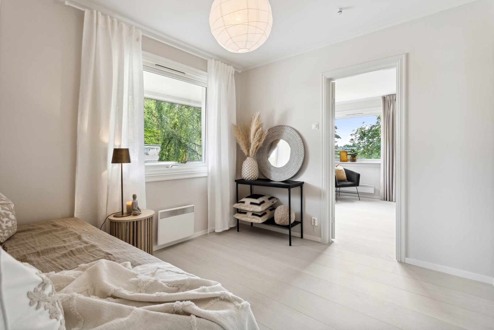 Soverommene har godt utnyttede garderobeløsninger på begge soverom. Galleribilde