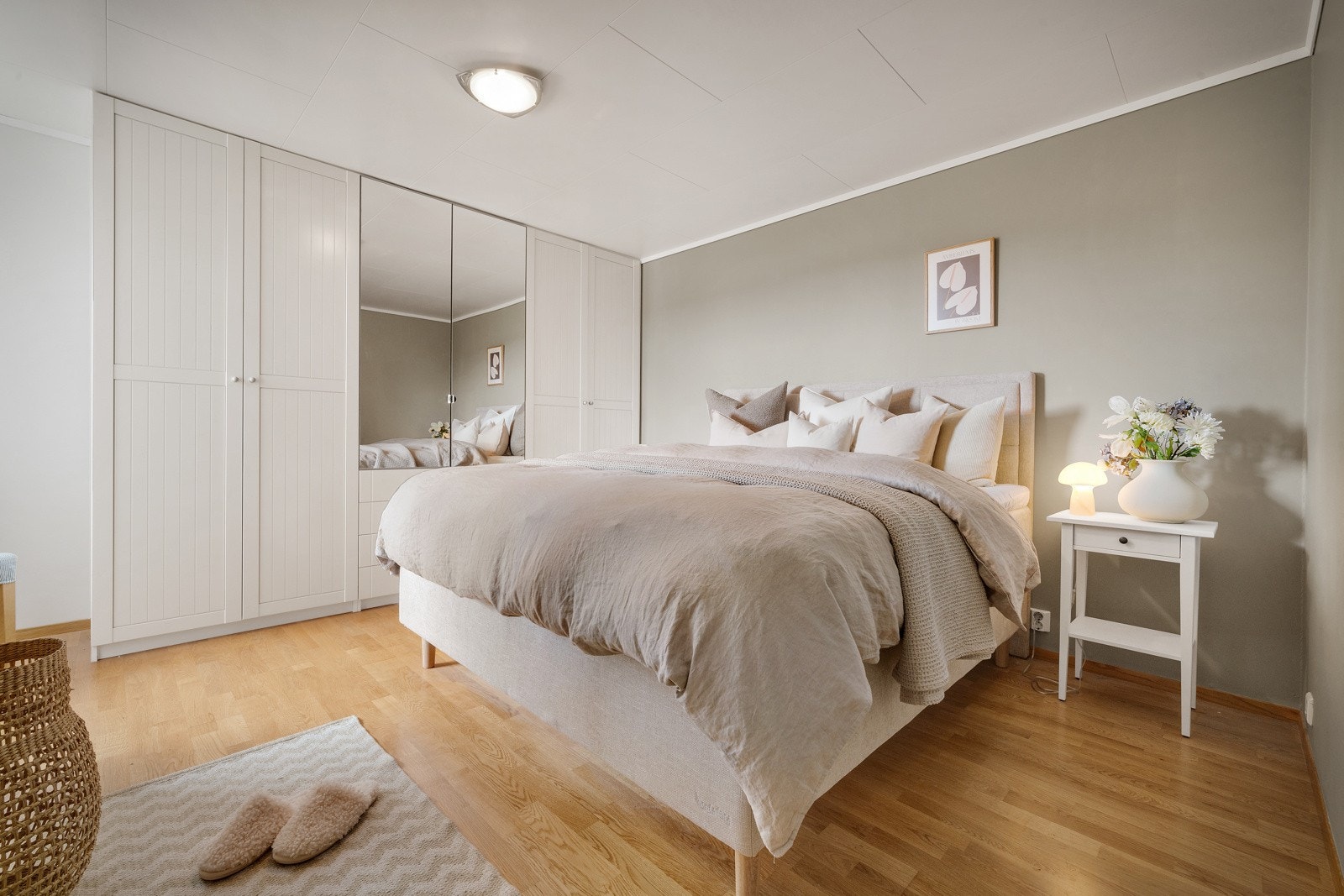 Stort hovedsoverom med stor garderobe! Galleribilde