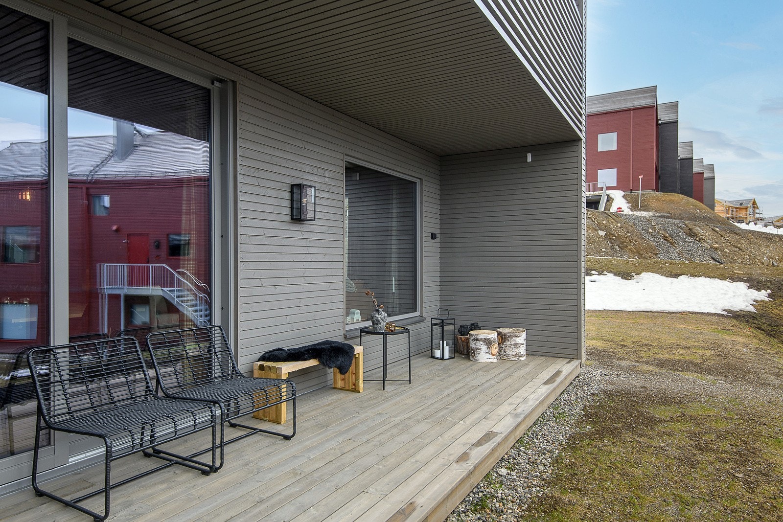 Markterrassen har god plass til diverse utemøblement og beplantning Galleribilde