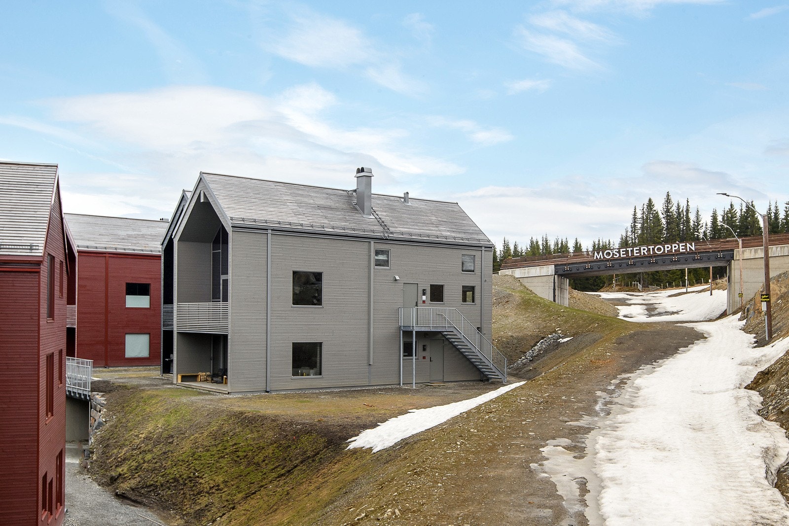 Eiendommen har ski in/ out og langrennsspor som er tilknyttet et stort løypenett som streker seg videre til Nordseter og Sjusjøen Galleribilde