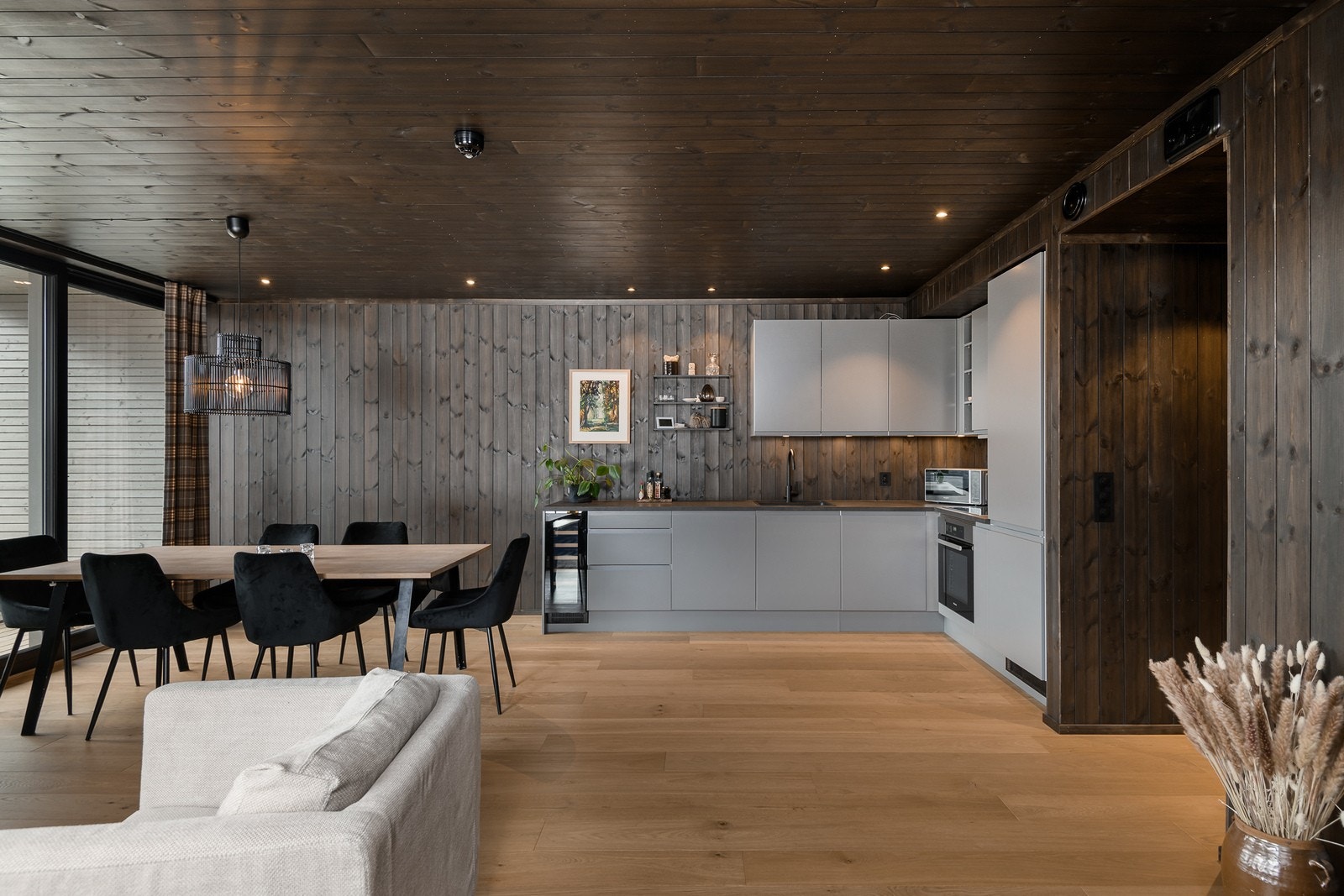 Stilrent kjøkken fra HTH og hvitevarer fra kvalitetsleverandøren Miele Galleribilde