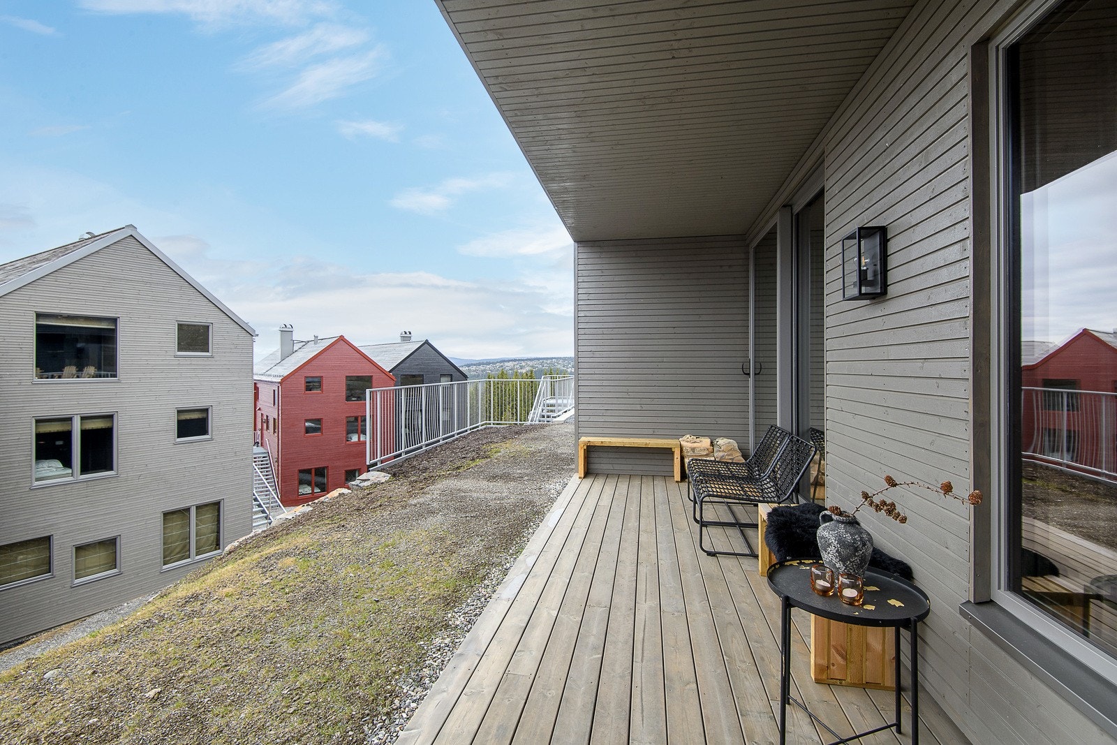 Fra stuen er det utgang til en markterrasse på 11 kvm Galleribilde