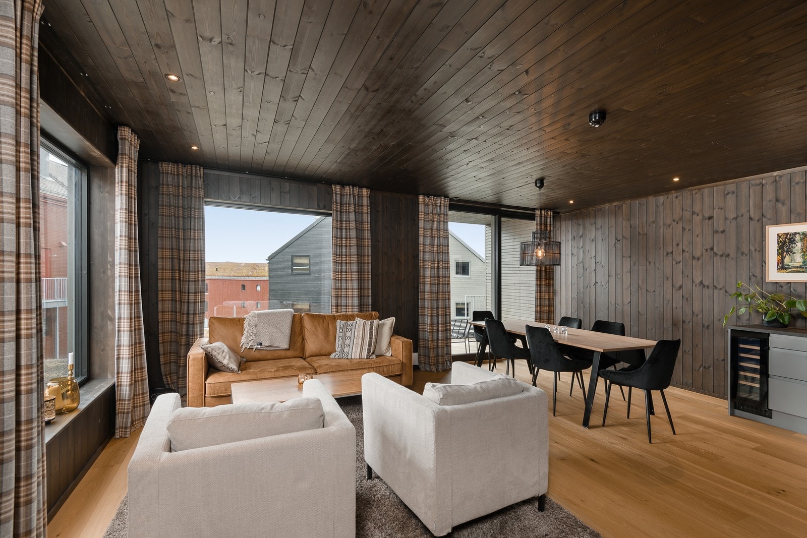 Leiligheten rommer 3 soverom og 2 bad, foruten stue/kjøkken Galleribilde