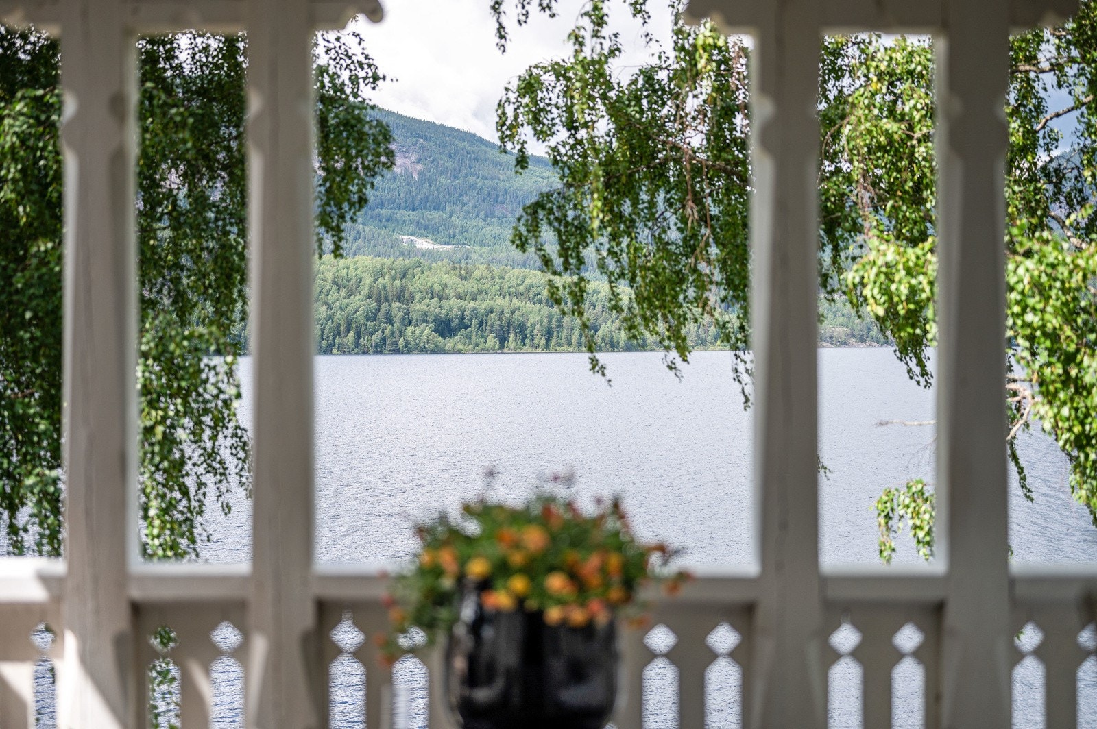 Utsikt over Sperillen fra veranda i 2. etg. Galleribilde