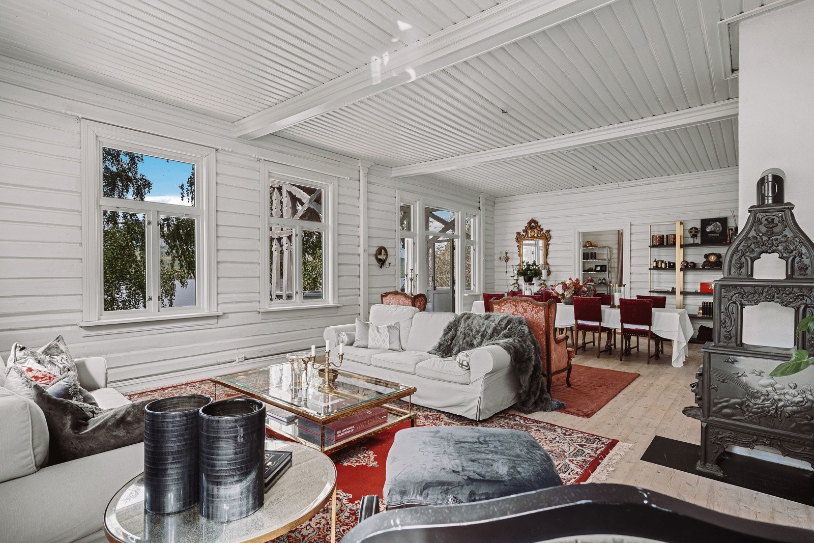 Her kan du invitere til selskap. God plass til gjester. Galleribilde