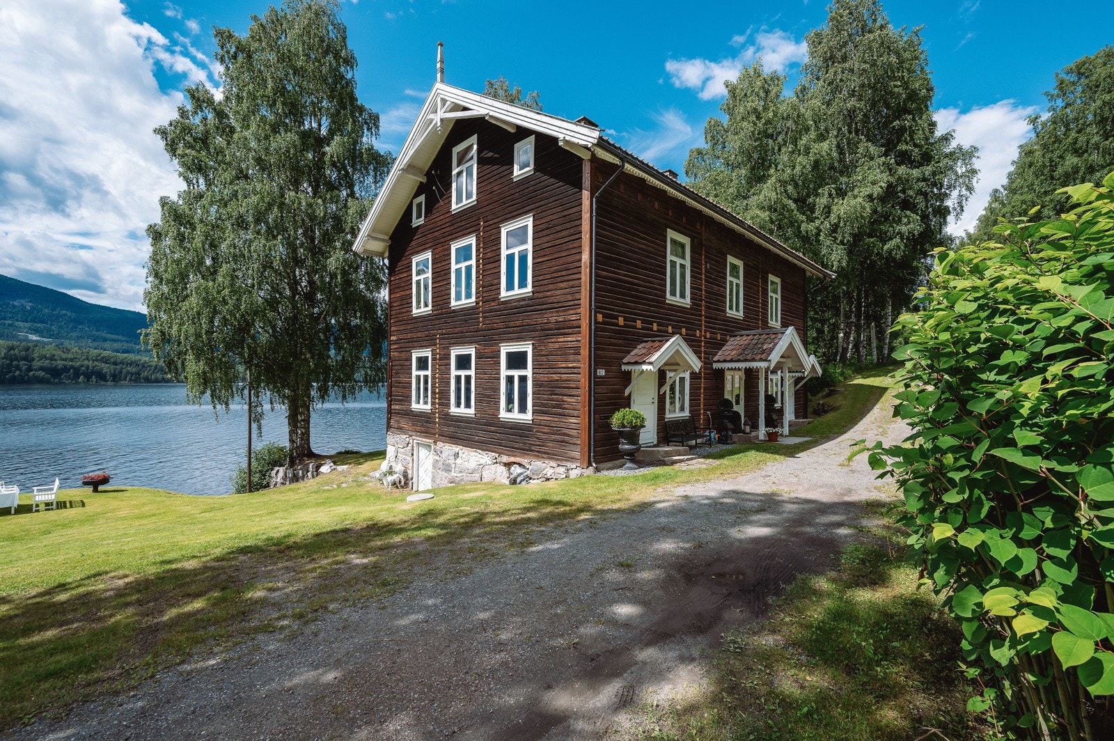 Idyllisk strandtomt ved Sperillen Galleribilde