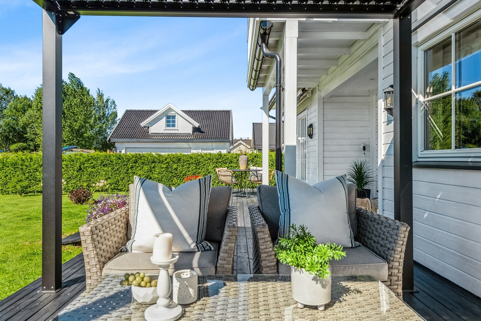 Sydvestvendt terrasse med pergola Galleribilde