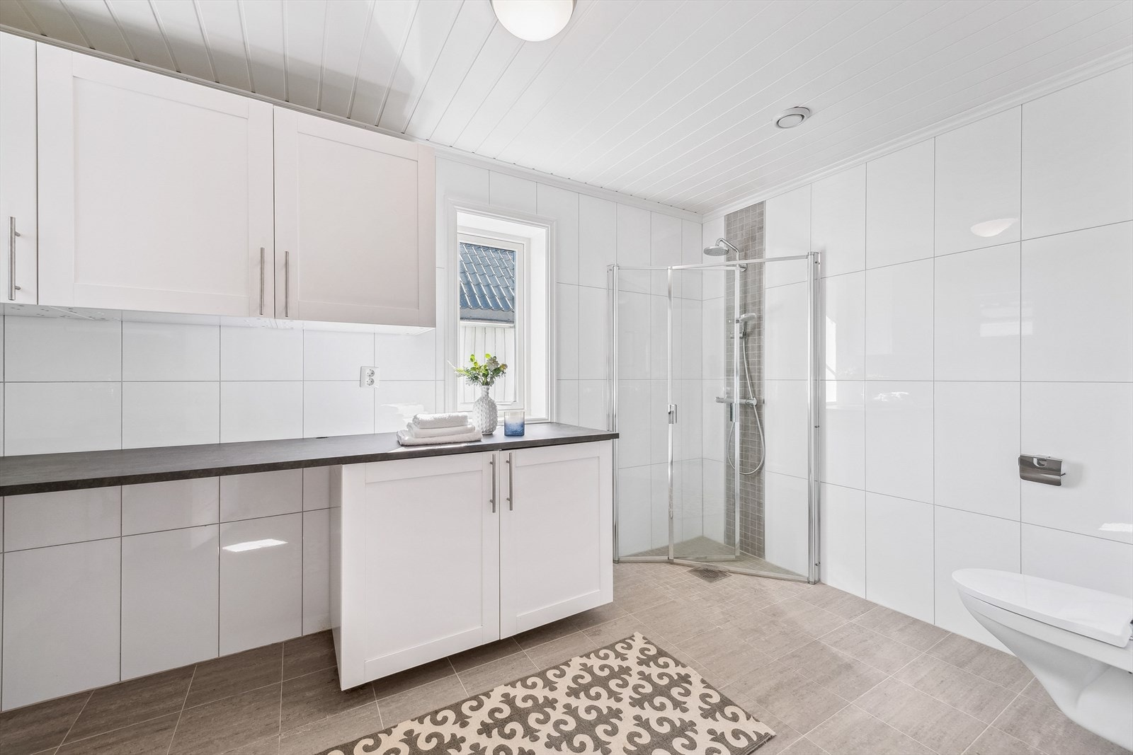 Bad/wc/vaskerom i 1. etasje Galleribilde