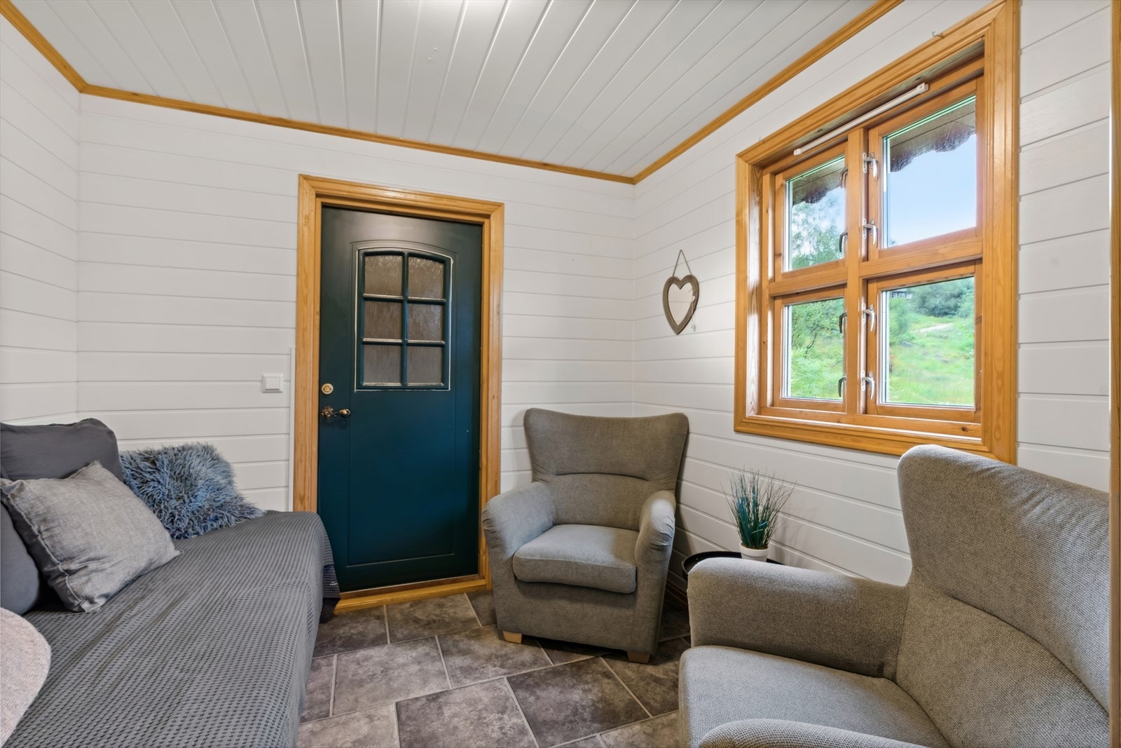 Tilleggsdel innredet som soverom/stue - ikke bruksendret eller godkjent, se punkt "Ferdigattest". Galleribilde