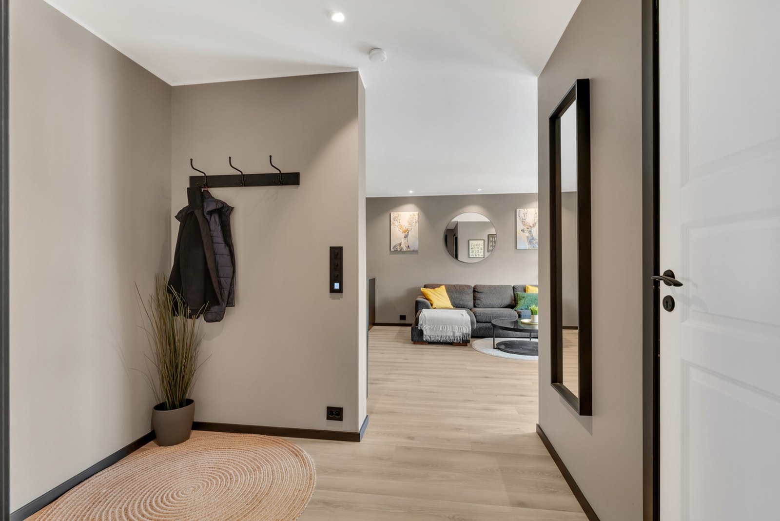 I gang/entré er det god plass til et garderobeskap og/eller knagger til yttertøyet. Galleribilde