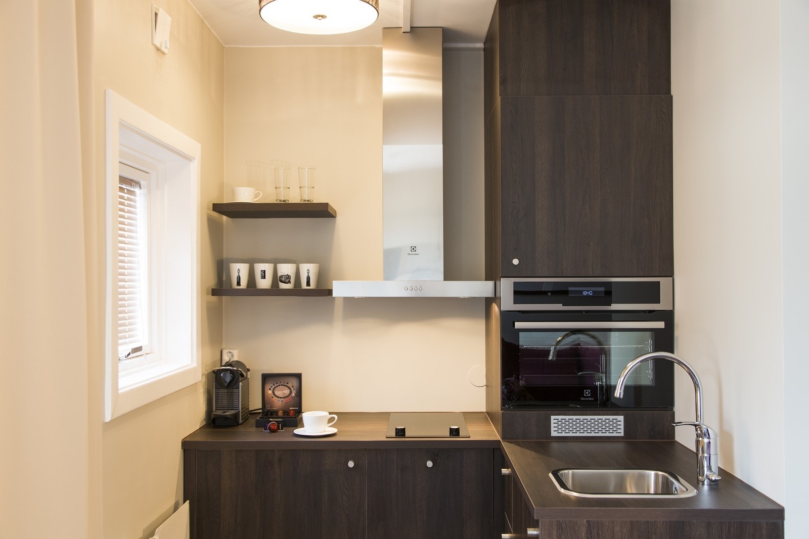 Kjøkken med integrerte hvitevarer. Galleribilde