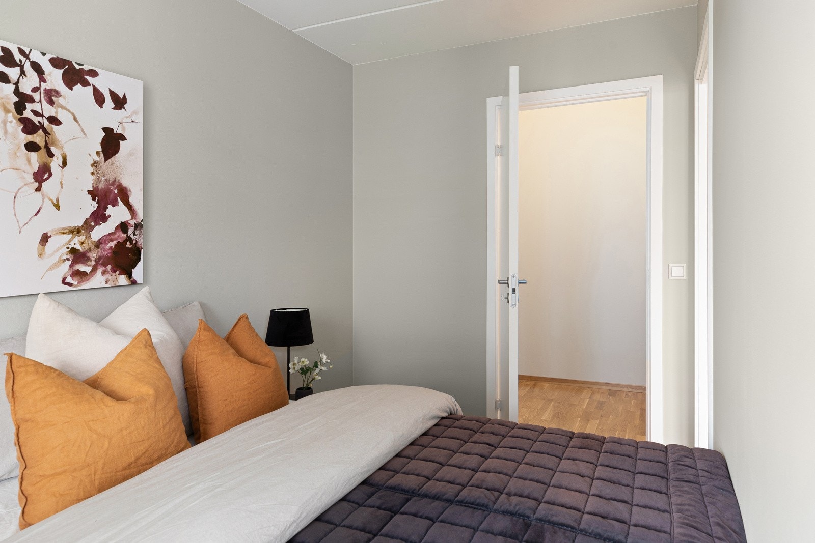 I tilknytning er det bodareal som enkelt kan innredes som walk-in garderobe. Galleribilde