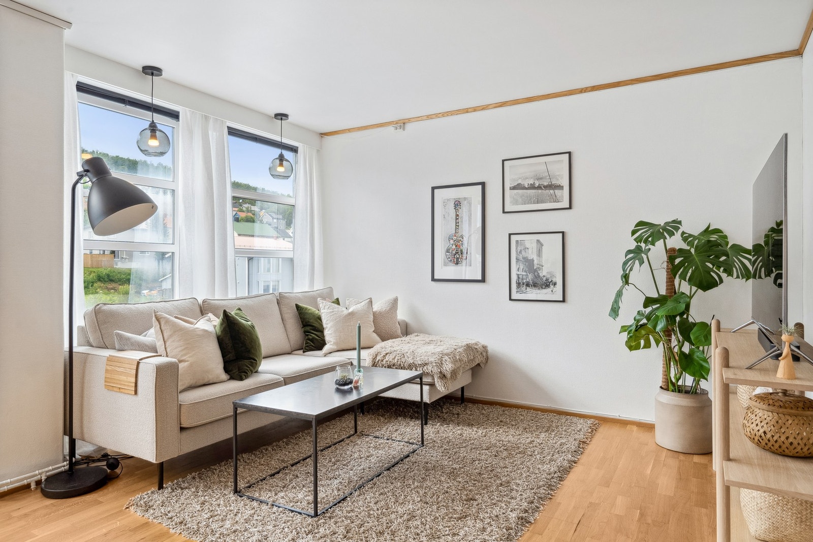 Tv-stue med god plass til sofa av god størrelse Galleribilde