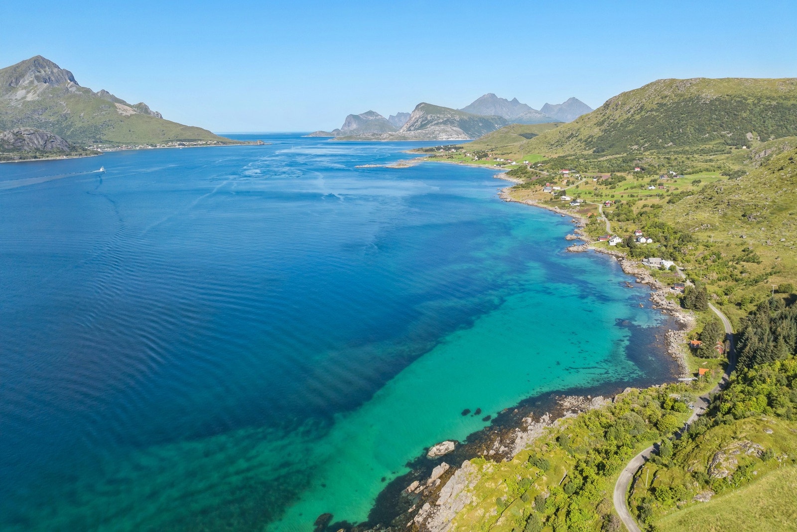 Nappstraumen kan i tillegg til tradisjonell torsk og sei også tilby spennende kveite-, laks- og sjøørret-fiske. Galleribilde