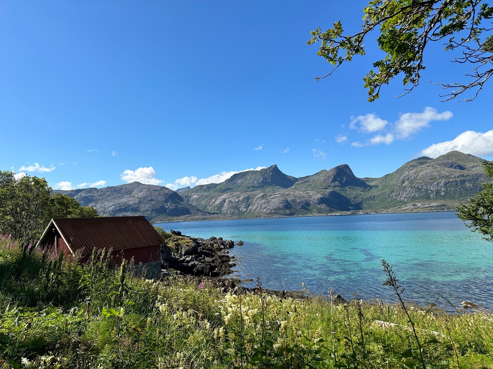 Her kan du nyte utsikt mot sjø, fjell og gresskledde sletter. Galleribilde