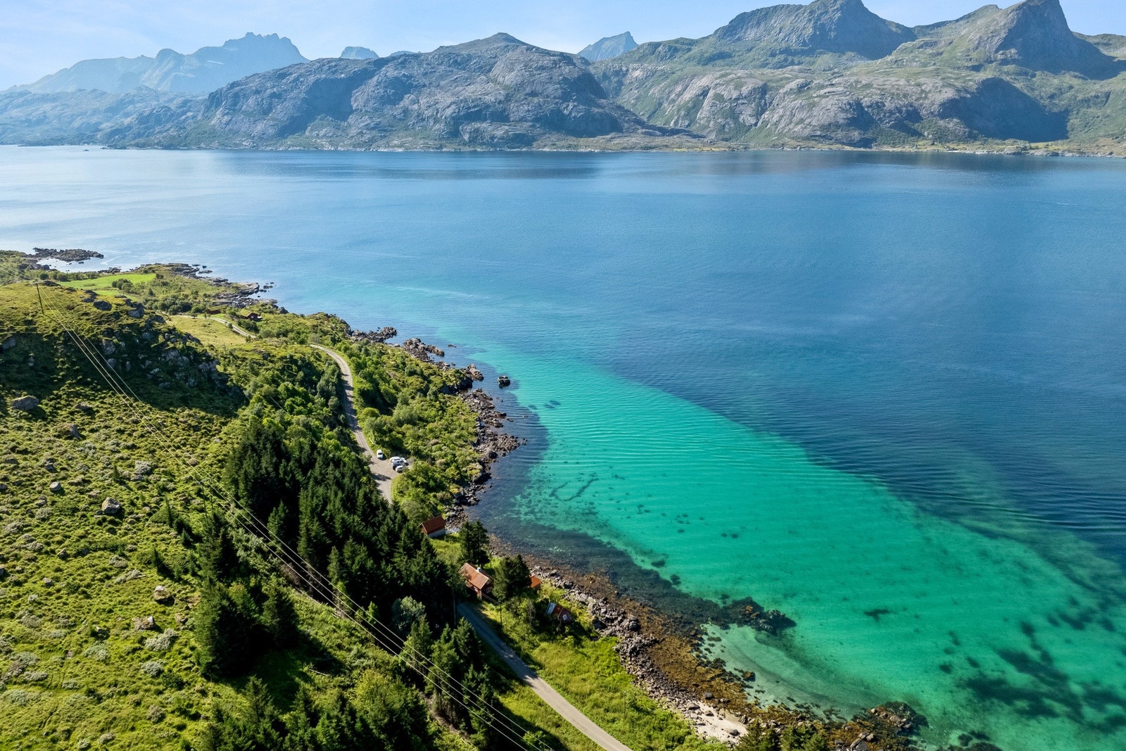 Her får du Nappstraumen rett framfor deg og herskapelige Lofotfjell. Galleribilde