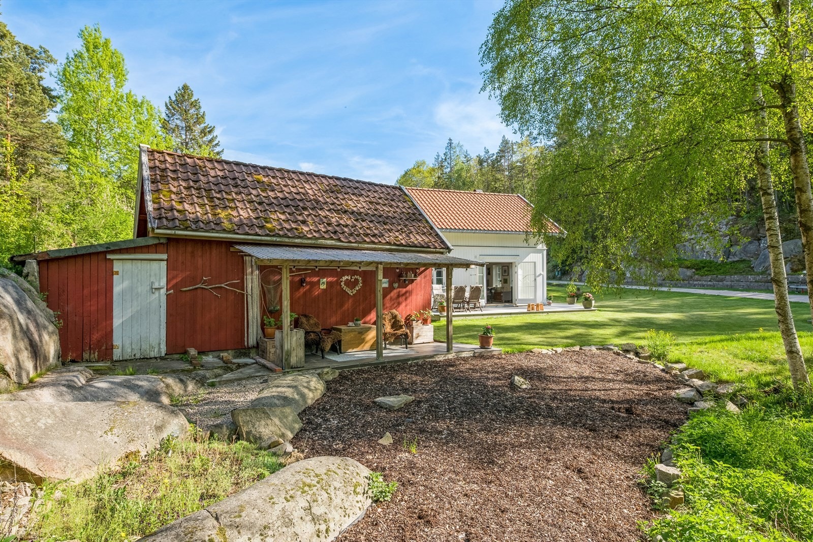 Sjarmerende anneks og terrasse Galleribilde