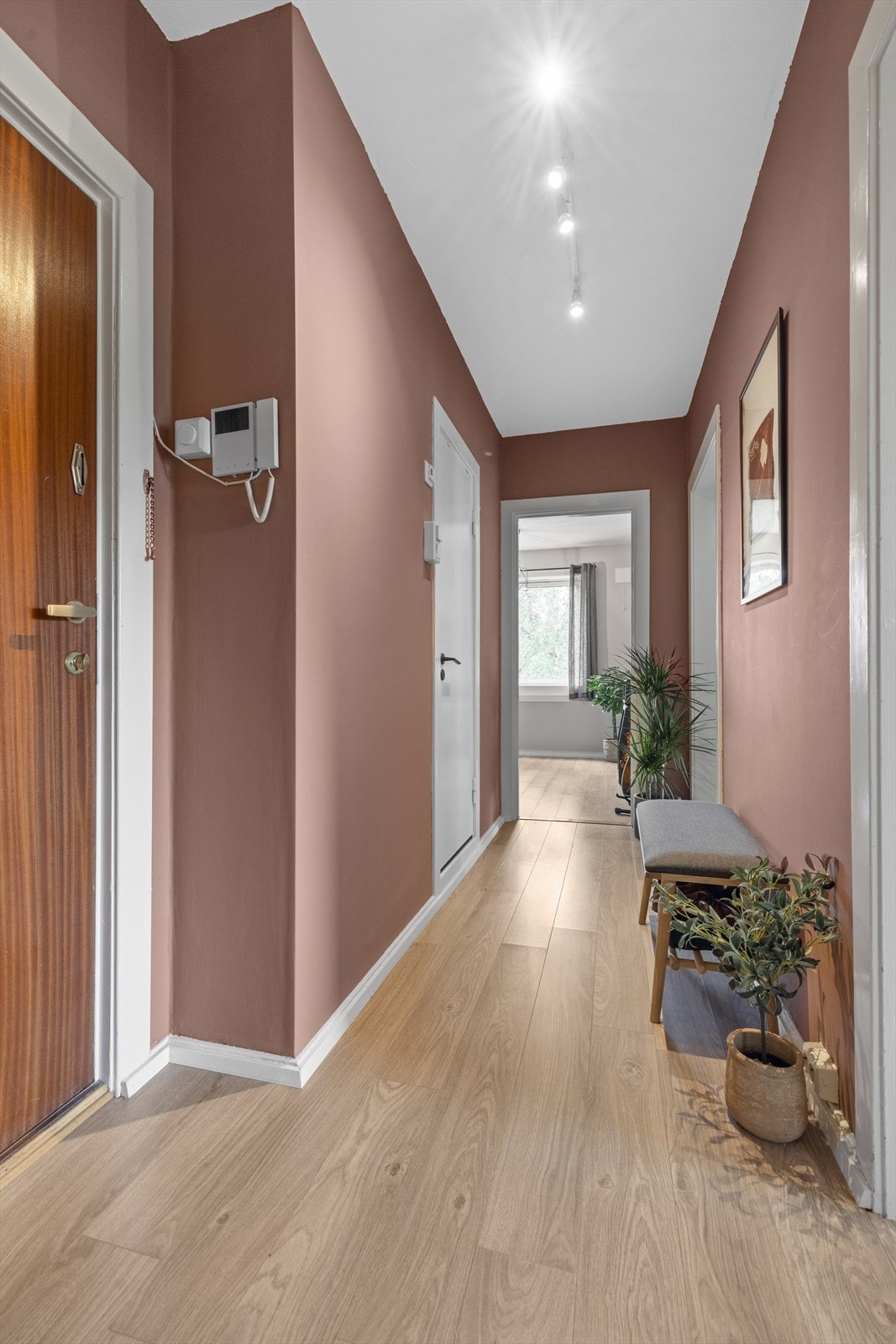 Leiligheten disponerer to boder i kjeller og en bod på loft. Galleribilde