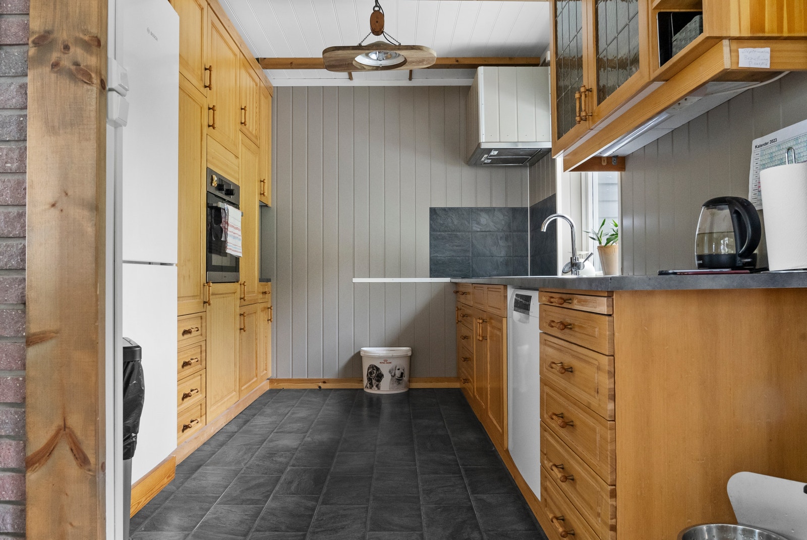 Bildene fra eiendommen er fra 2023, med mindre annet er påpekt. Det er gjort noen endringer innvendig - hovedsakelig på kjøkken og stue. Galleribilde