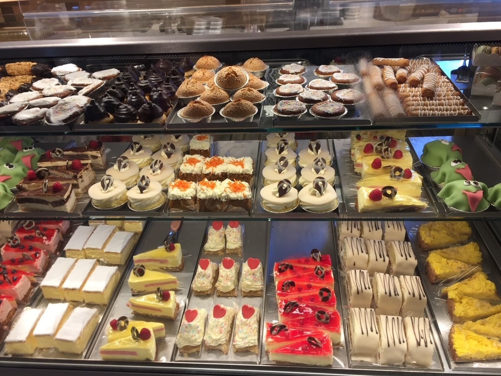 Nevlunghavn byr på bla bakeri Galleribilde