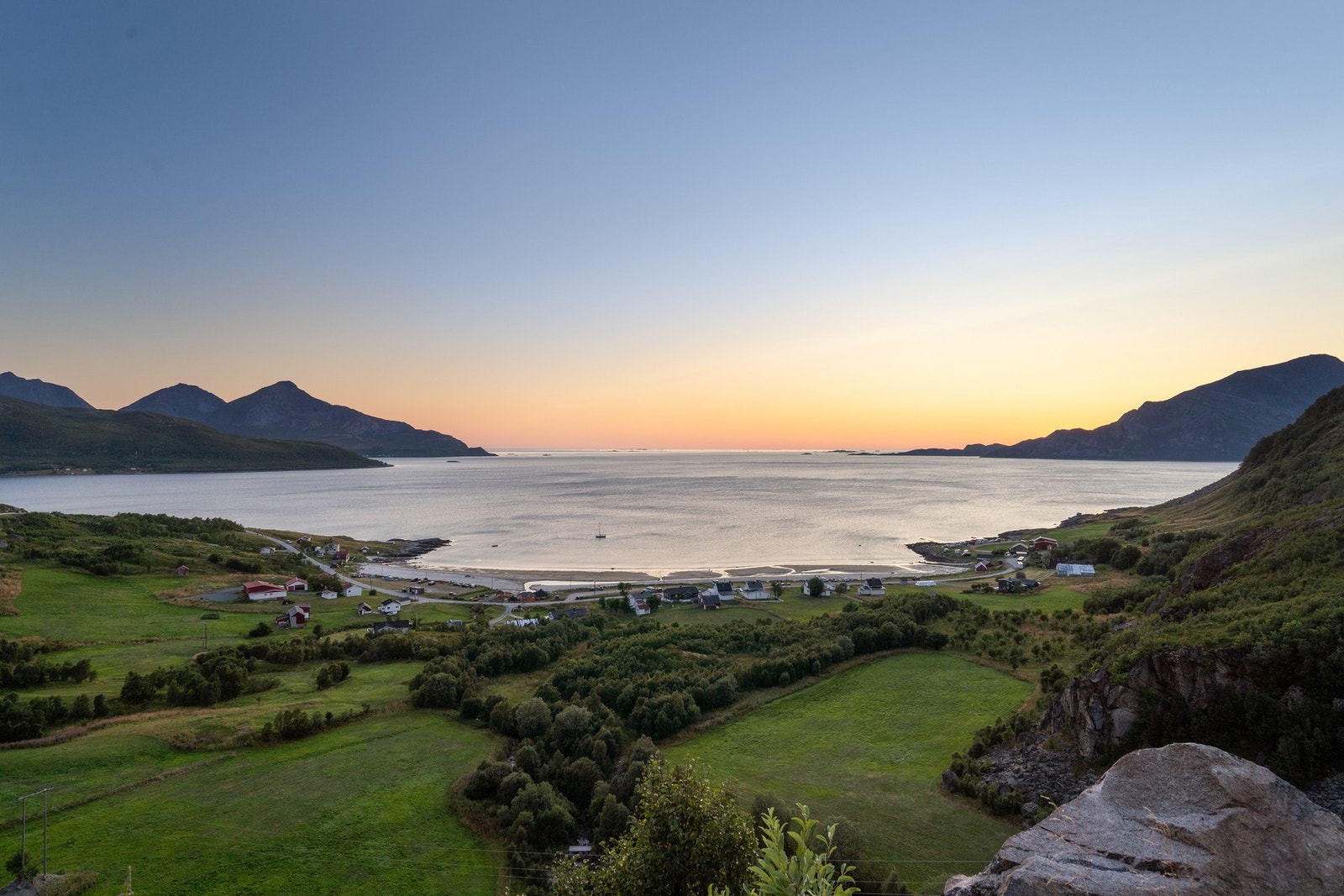 Området er et ettertraktet mål for de som er glad i natur og friluftsliv. Her får du det beste fra både sjø og fjell. Galleribilde