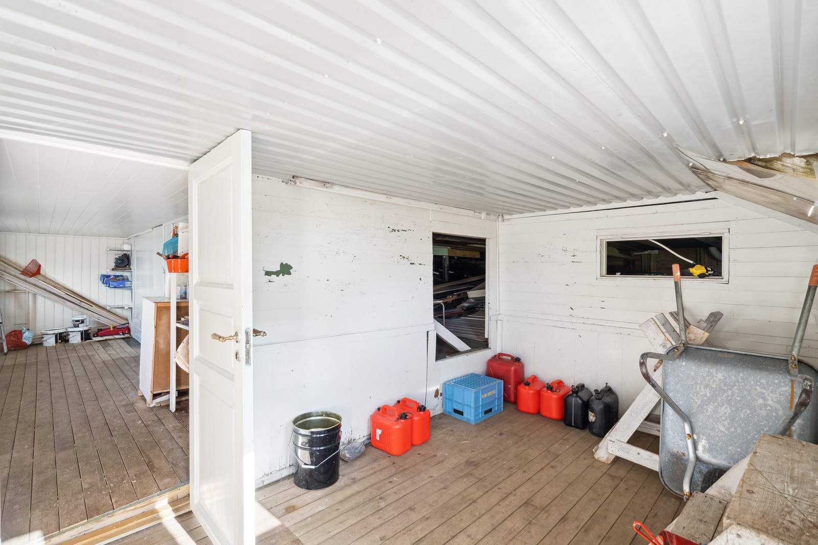 Under hytta finner du også mye god lagringsplass. Galleribilde