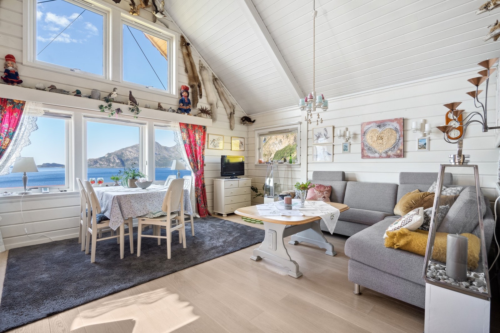 Store vinduer gir masse lysinnslipp. Galleribilde