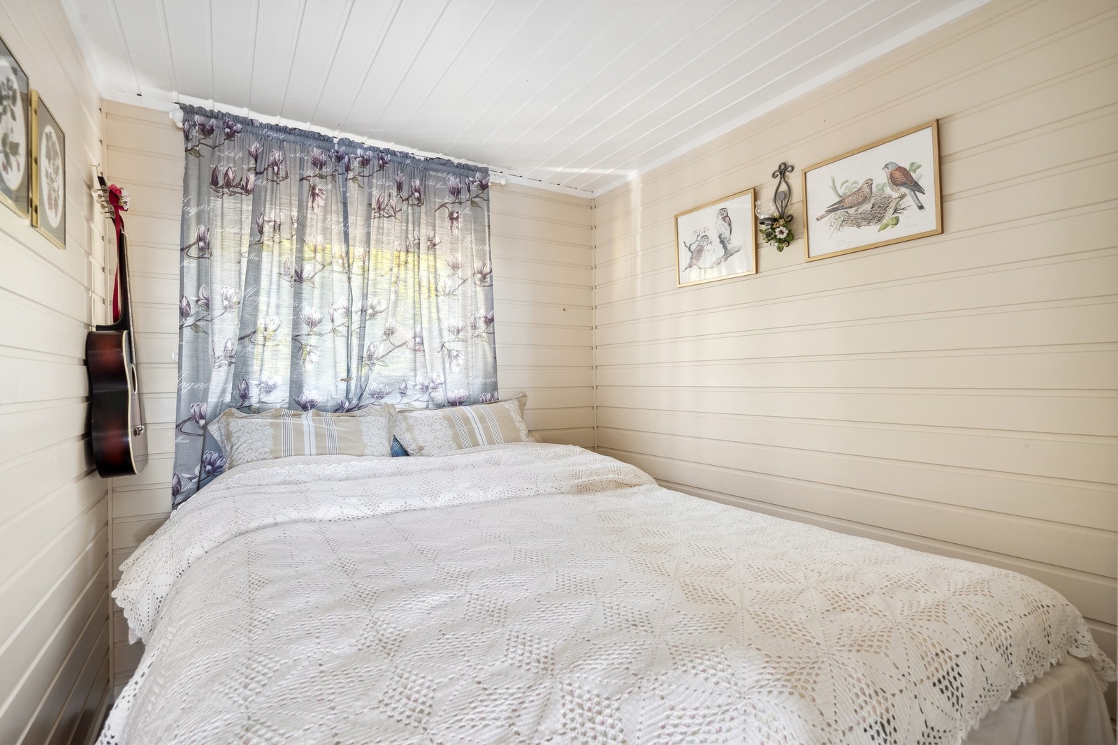 Et av hyttas soverom. Galleribilde