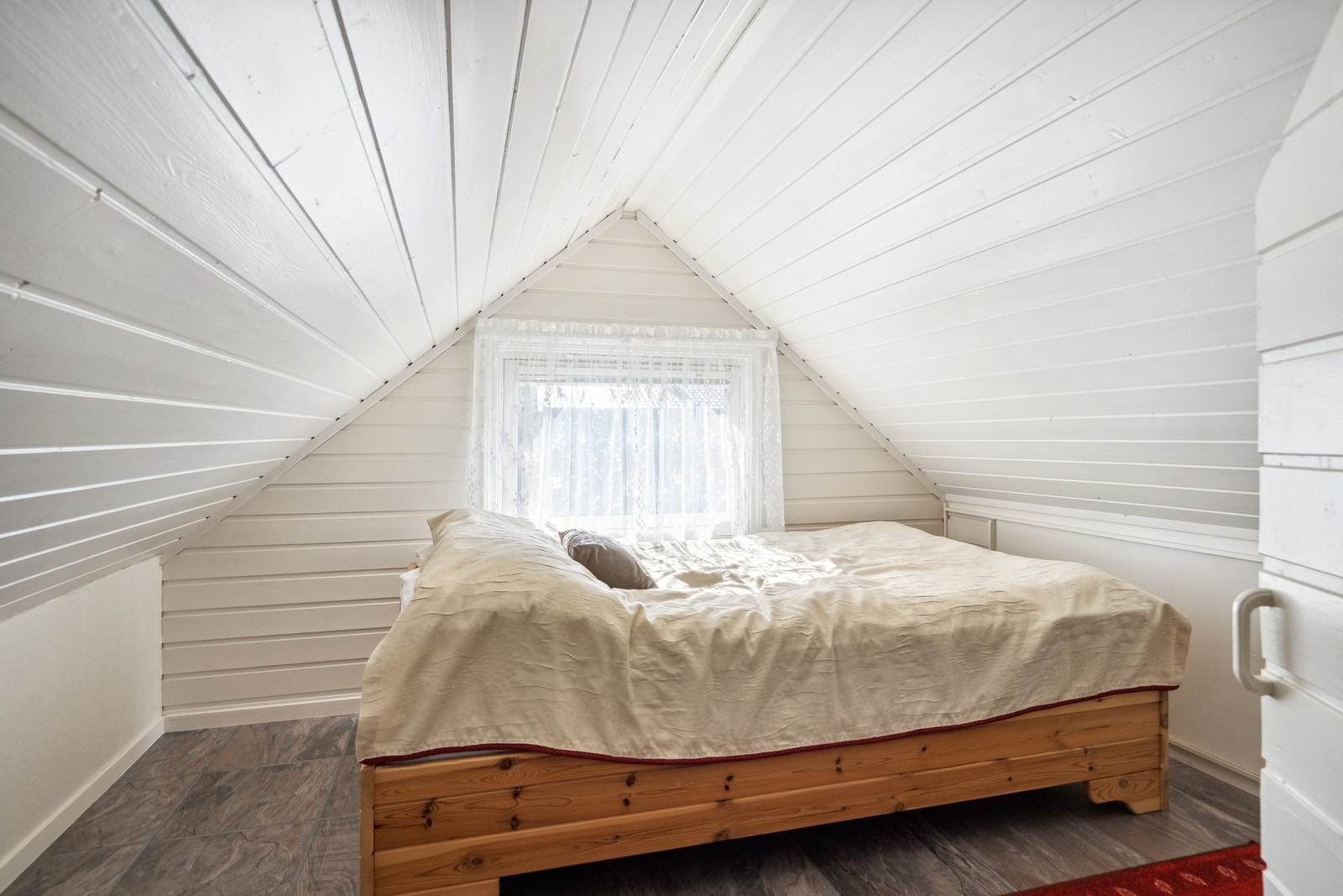 Soverom 3 hems. Oppbevaring i sidevegger. Galleribilde