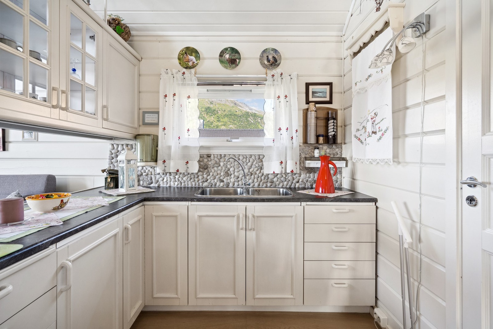 Det er også montert vask med sommervann. Galleribilde