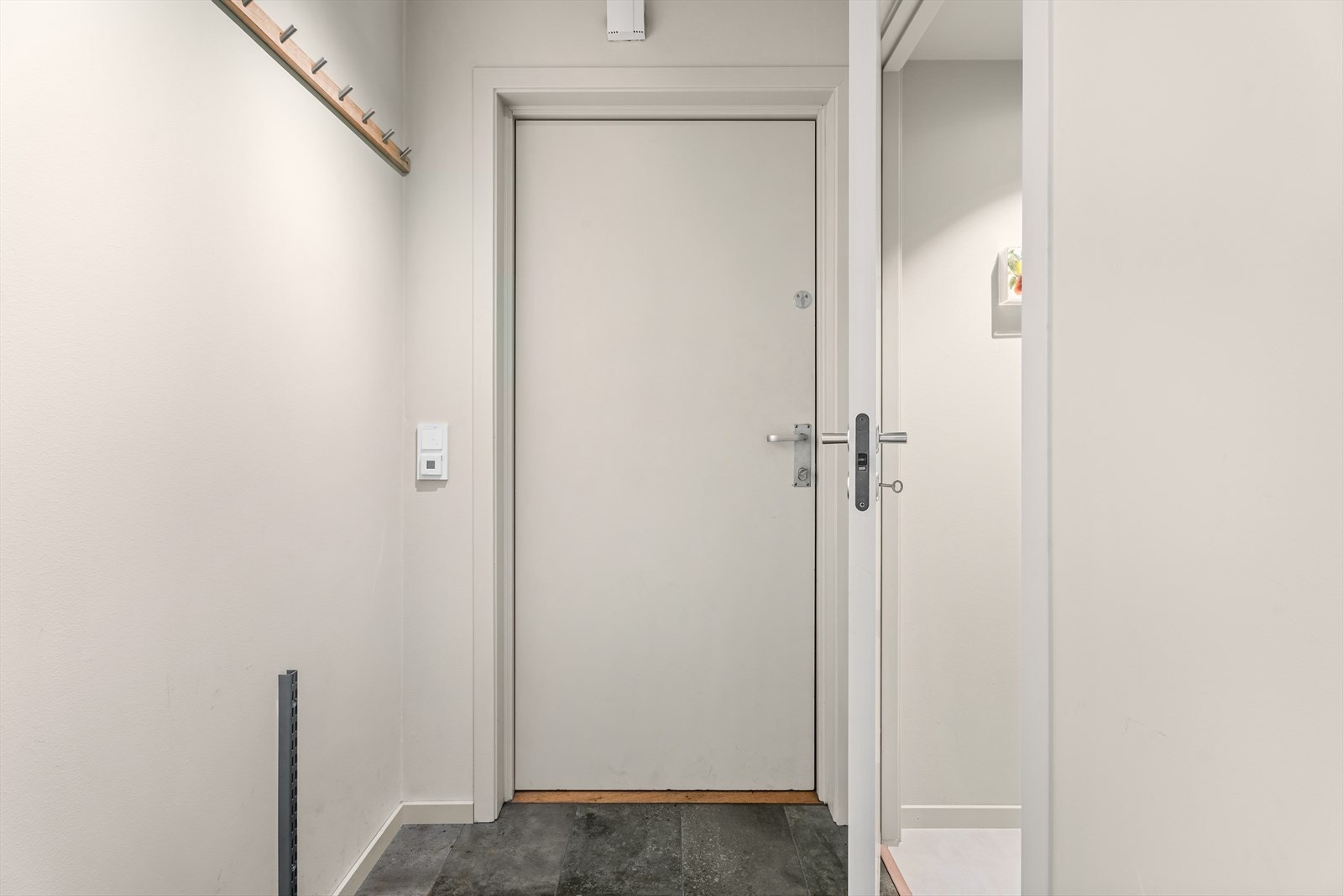 Velkommen inn i en lys og hyggelig entré! Galleribilde