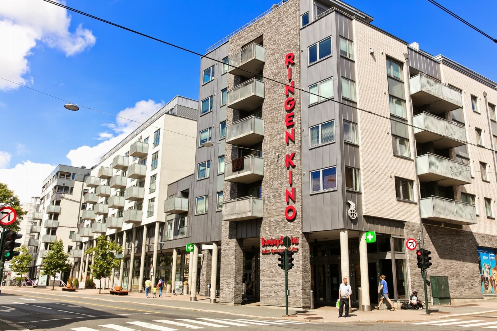 Fra leiligheten er det kun meters gange til Ringnes park med både dagligvare og kino! Galleribilde