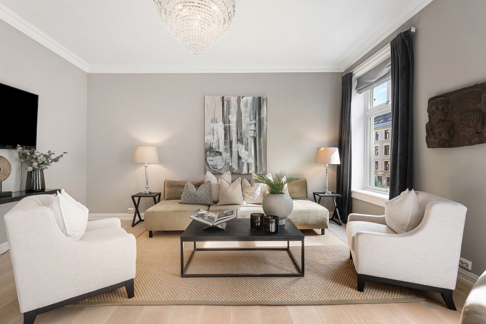 På stuegulv er det flott 22 cm enstavs eikeparkett. Galleribilde