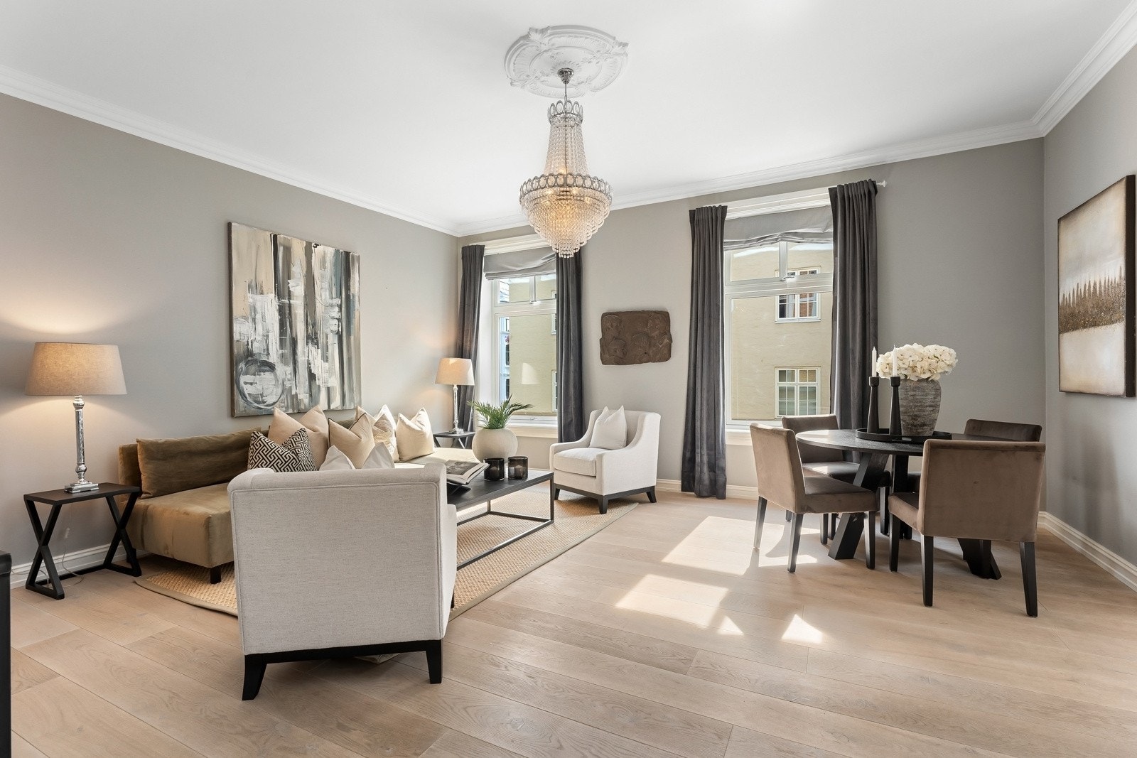 En flott bygårdsleilighet med klassisk preg og ettertraktet beliggenhet på Frogner/Skillebekk. Galleribilde