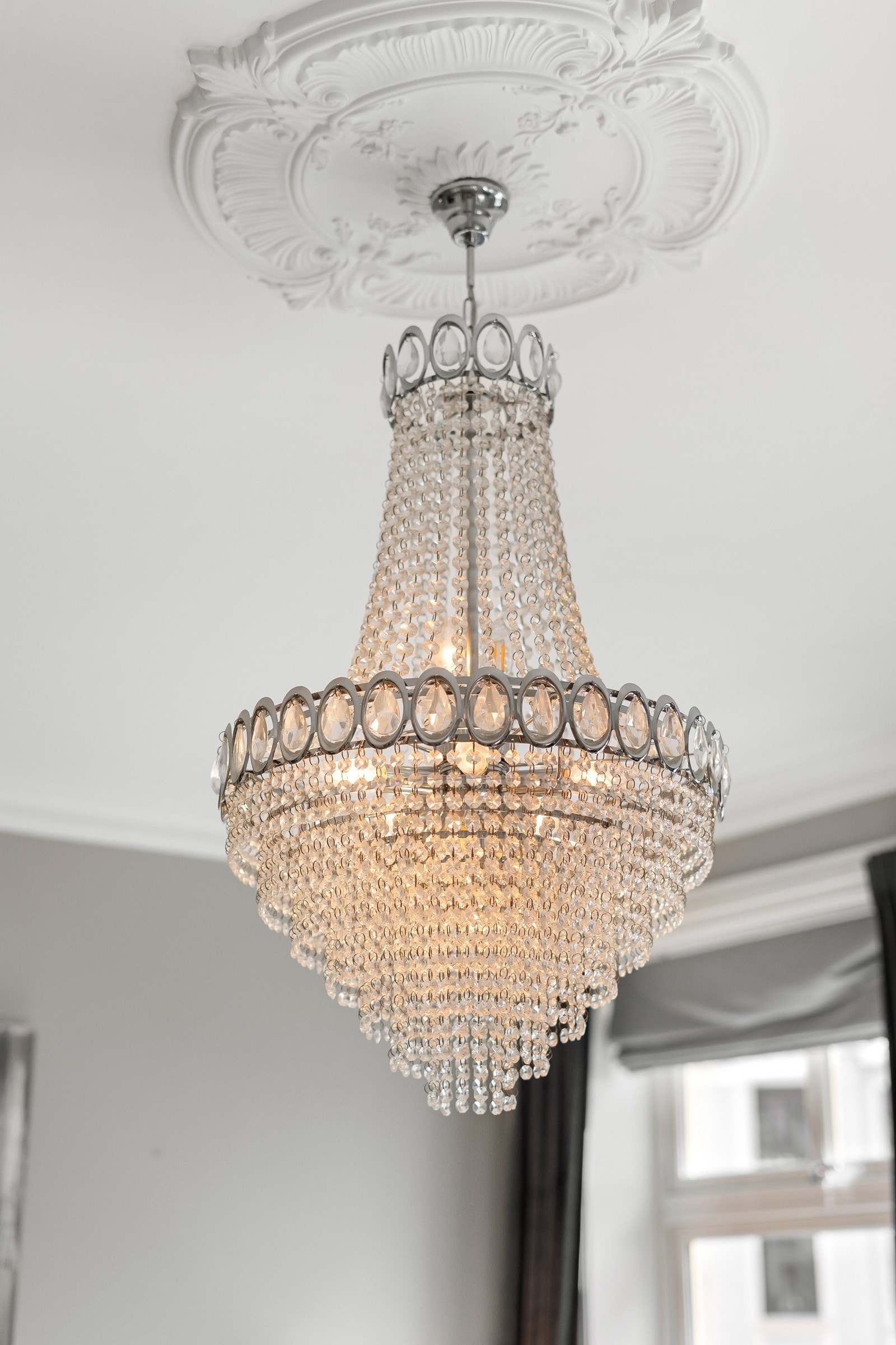 Rosetter, stukkatur og brede listverk for å nevne noen. Galleribilde