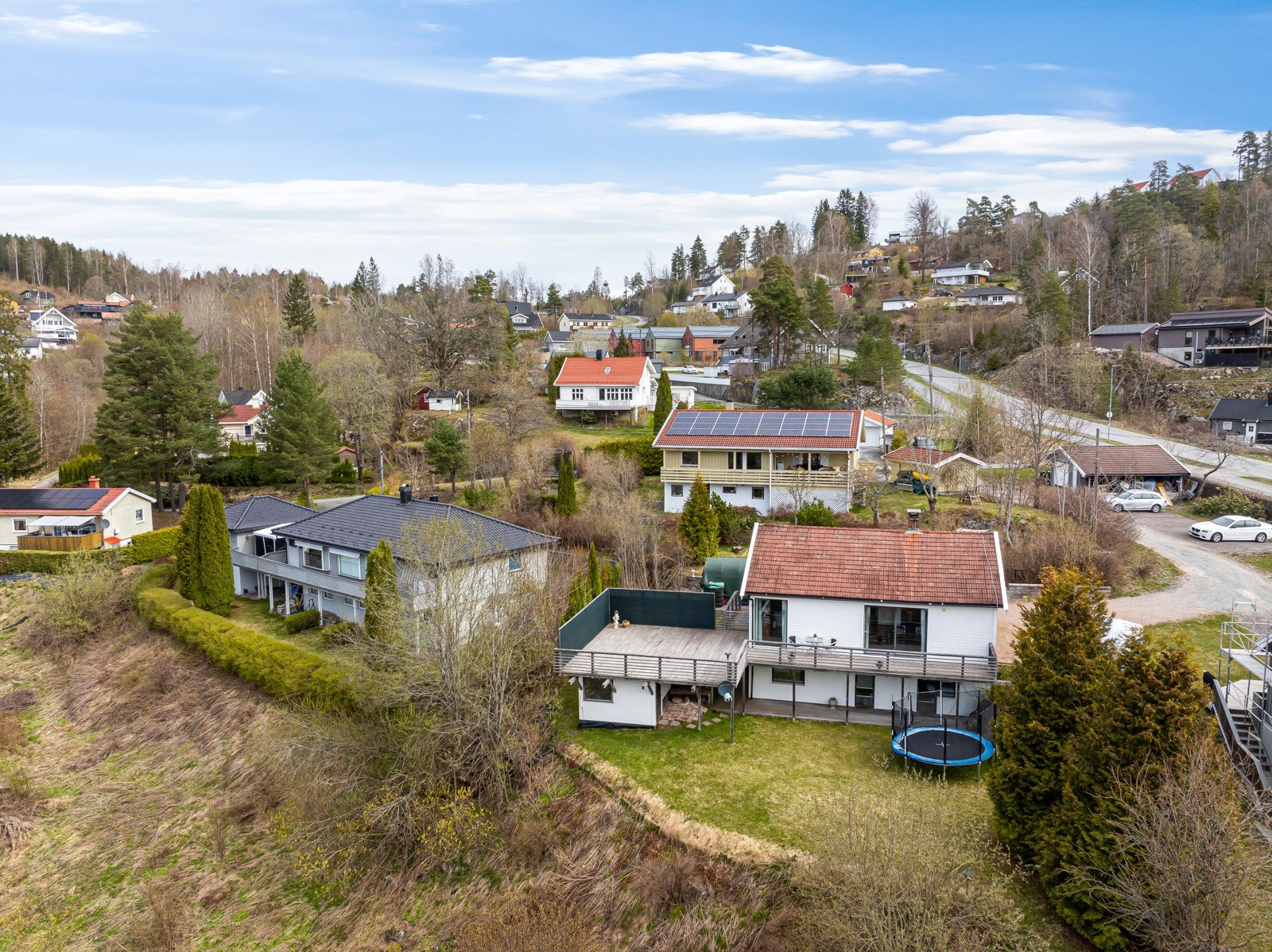 Skolen ligger i kort avstand fra huset. Galleribilde
